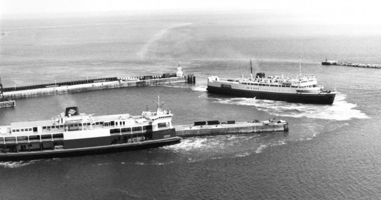the vacationland sailing into port